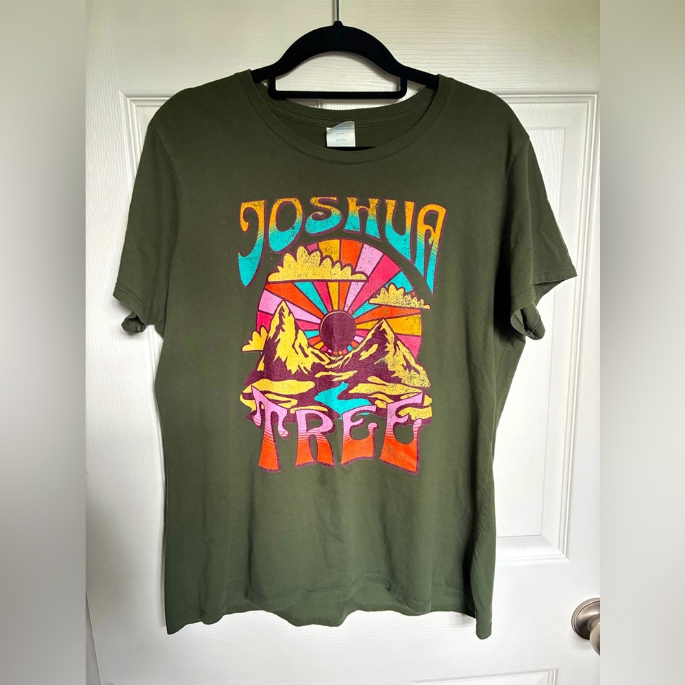 Green Joshua Tree Graphic T-Shirt